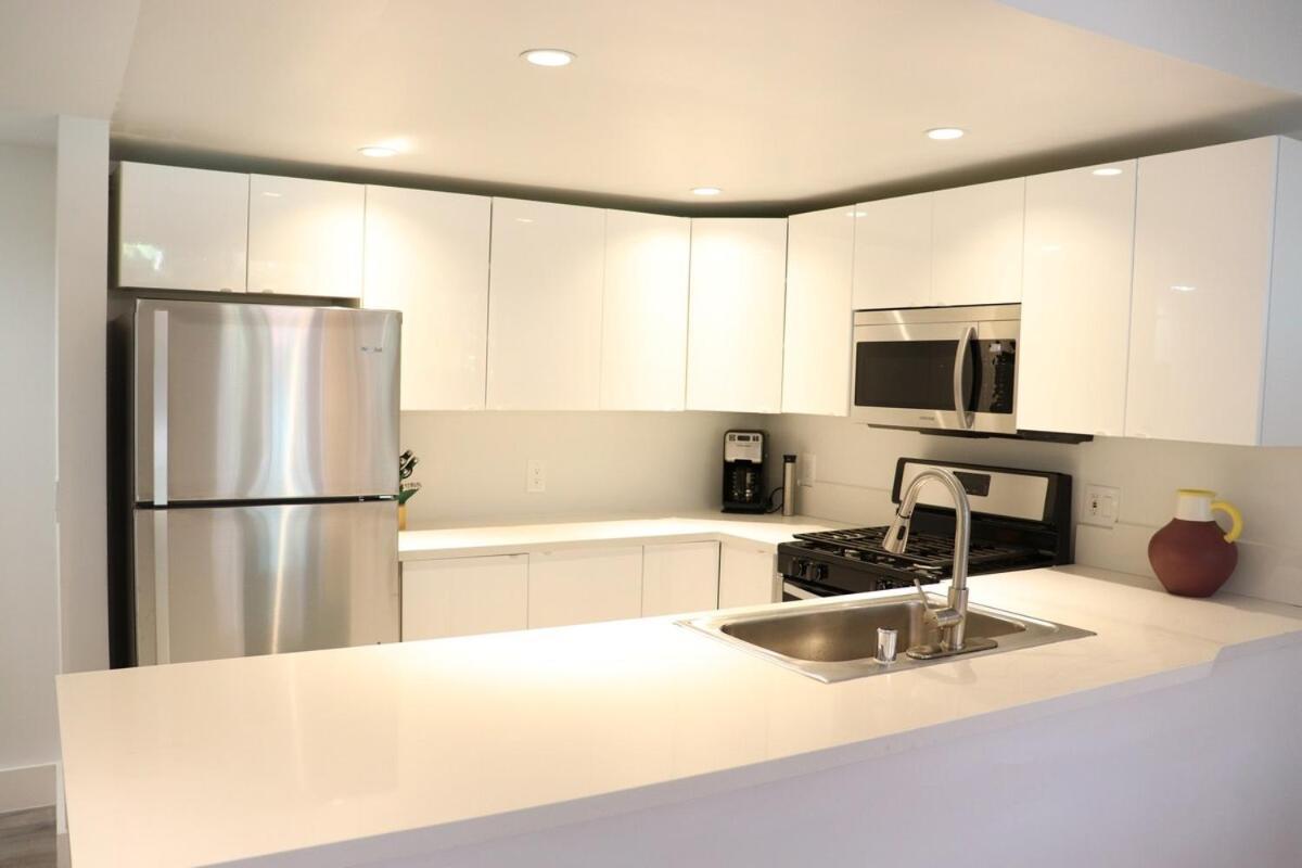 West Hollywood 2 Bedroom 2 Bath With Pool