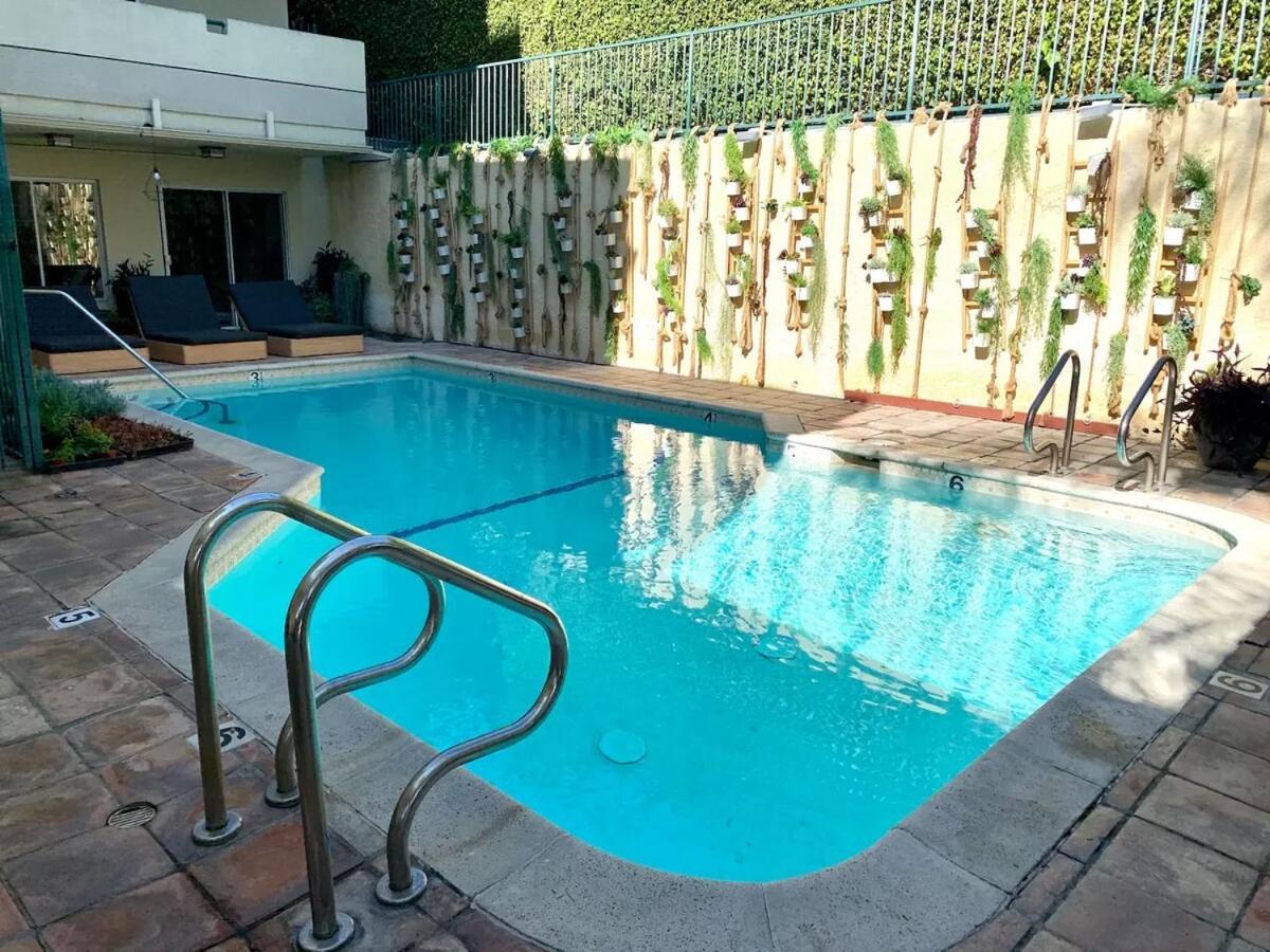 West Hollywood 2 Bedroom 2 Bath With Pool * Los Ángeles